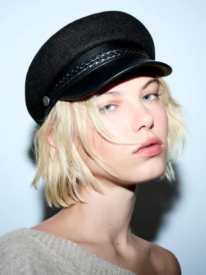 Bershka Czapka Z Flauszu Kobieta Czarny