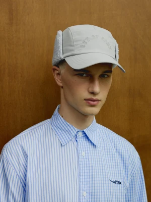 Bershka Czapka Z Nausznikami Z Kożuszka Out Of Core Mężczyzna Popielaty