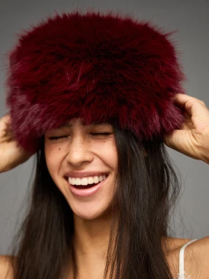 Bershka Czapka Ze Sztucznego Futerka Kobieta Rubinowy