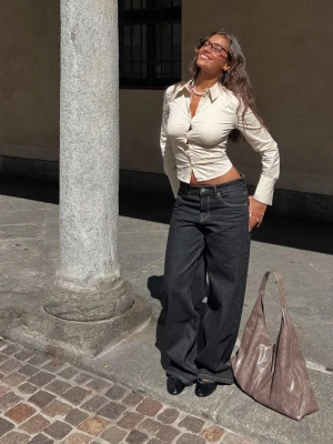 Bershka Denim O Kroju Boyfriend Fit Kobieta Ciemnoszary