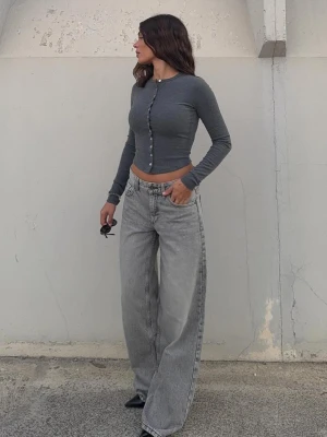Bershka Denim O Kroju Boyfriend Fit Kobieta Szary