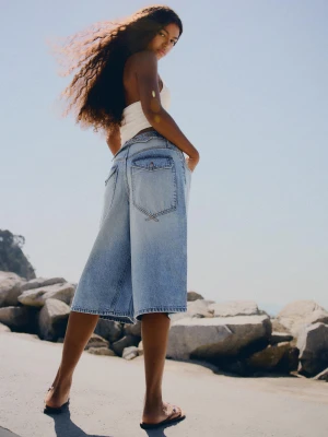Bershka Denimowe Bermudy O Kroju Slouchy Kobieta Jasnoniebieski