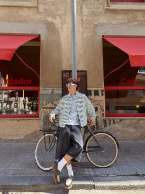 Bershka Denimowe Bermudy Skater Mężczyzna Czarny