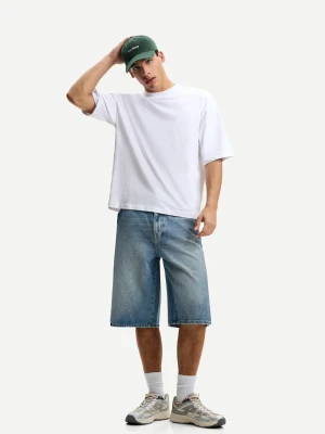 Bershka Denimowe Bermudy Skater Mężczyzna Wyblakły Niebieski