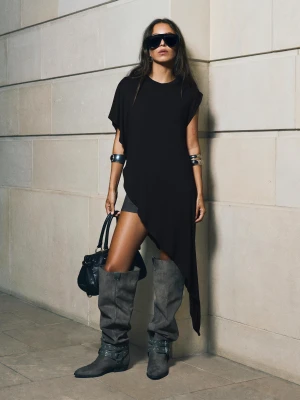 Bershka Długa Asymetryczna Koszulka Kobieta Czarny