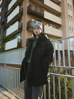 Bershka Długi Pikowany Płaszcz Mężczyzna Czarny