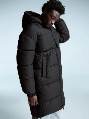 Bershka Długi Płaszcz Pikowany Mężczyzna Czarny