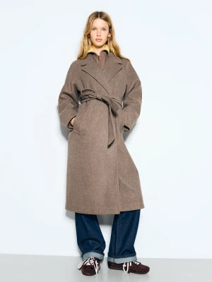 Bershka Długi Płaszcz Soft Touch Z Paskiem Kobieta Brązowy