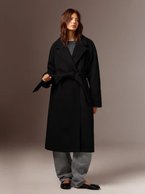 Bershka Długi Płaszcz Soft Touch Z Paskiem Kobieta Czarny