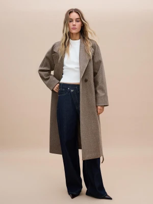Bershka Długi Płaszcz Soft Z Paskiem Kobieta Brązowy