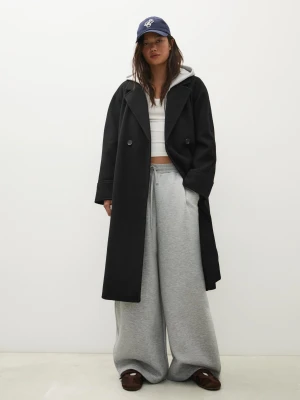 Bershka Długi Płaszcz Soft Z Paskiem Kobieta Czarny