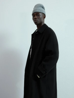 Bershka Długi Płaszcz Z Flauszu Mężczyzna Czarny