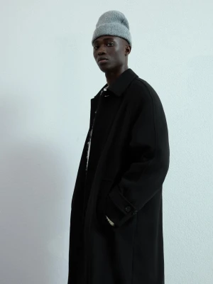 Bershka Długi Płaszcz Z Flauszu Mężczyzna Czarny