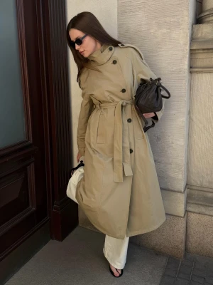 Bershka Długi Trencz Z Paskiem Kobieta Xs-S Piaskowy