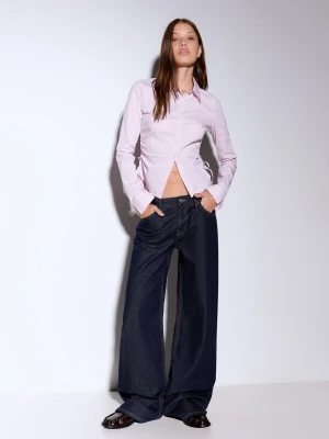 Bershka Dopasowana Koszula Z Marszczeniem Z Boku Kobieta Różowy