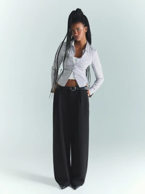 Bershka Dopasowana Koszula Z Marszczeniem Z Boku Kobieta Szary