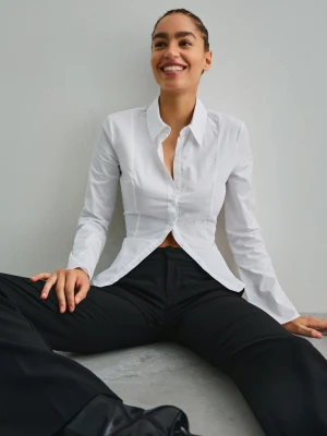 Zdjęcie produktu Bershka Dopasowana Koszula Z Rozszerzanym Rękawem Kobieta Biały