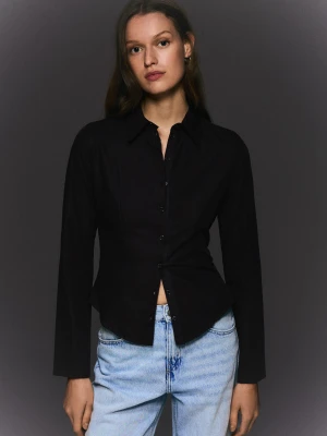 Bershka Dopasowana Koszula Z Rozszerzanym Rękawem Kobieta Czarny