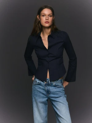 Bershka Dopasowana Koszula Z Rozszerzanym Rękawem Kobieta Granatowy