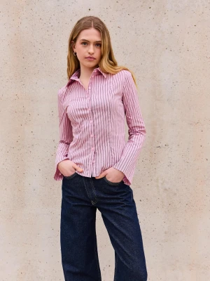 Bershka Dopasowana Koszula Z Rozszerzanym Rękawem Kobieta Różowy