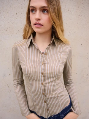 Bershka Dopasowana Koszula Z Rozszerzanym Rękawem Kobieta Wielbłądzi