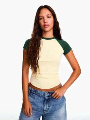 Bershka Dopasowana Koszulka Z Rękawami Typu Raglan Kobieta Żółty