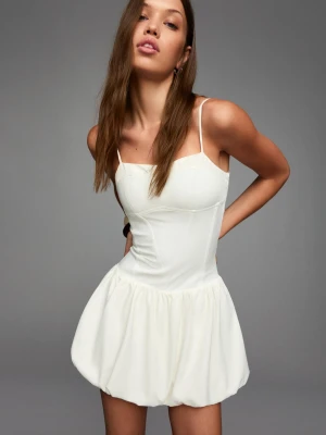 Bershka Dopasowana Sukienka Mini Z Balonowym Dołem Kobieta Biały