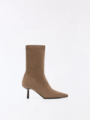 Bershka Dopasowane Botki Na Obcasie Typu Kaczuszka Kobieta Szarobrązowy