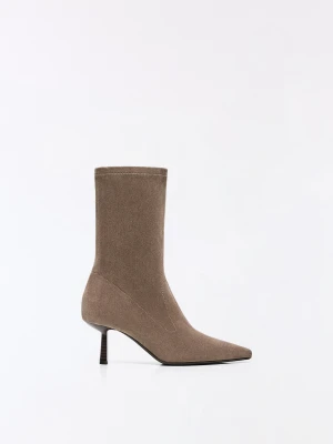 Bershka Dopasowane Botki Na Obcasie Typu Kaczuszka Kobieta Szarobrązowy