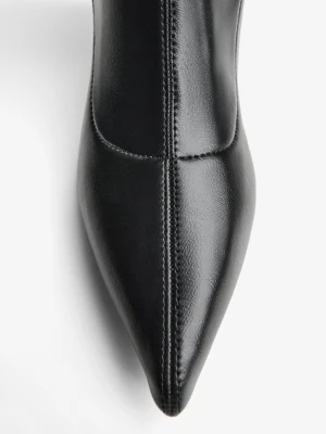 Bershka Dopasowane Kozaki Na Niskim Obcasie Kobieta Czarny