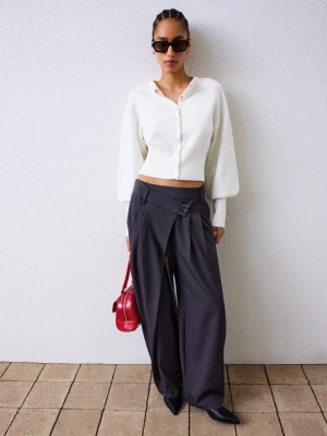 Bershka Dopasowane Spodnie Z Kopertową Talią Kobieta Ciemnoszary