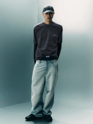 Bershka Dwuwarstwowa Koszulka Z Długim Rękawem I Nadrukiem Out Of Core Mężczyzna Czarny