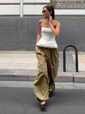 Zdjęcie produktu Bershka Gorsetowy Top Z Kokardą Z Tyłu Kobieta Biały