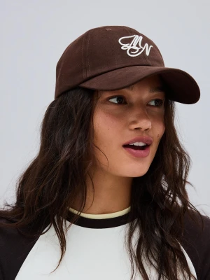 Bershka Haftowana Czapka Z Daszkiem Kobieta Brązowy