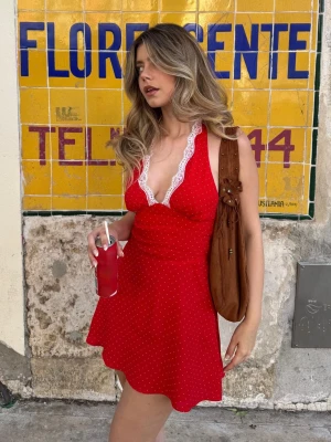 Bershka Haftowana Sukienka Mini Kobieta Czerwony