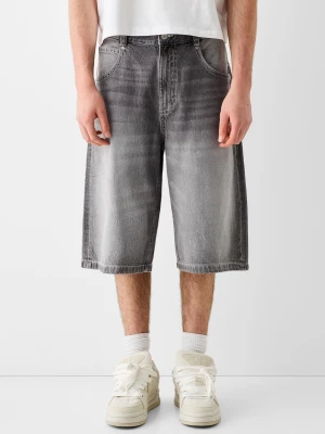 Bershka Haftowane Bermudy Super Baggy Z Denimu Mężczyzna Szary