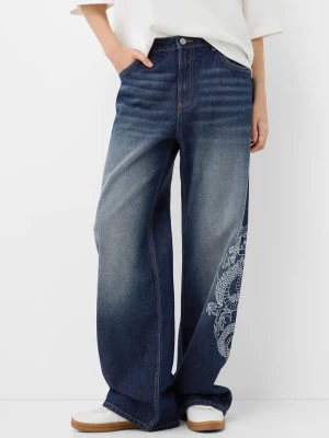 Bershka Haftowane Jeansy Baggy Kobieta Niebieski