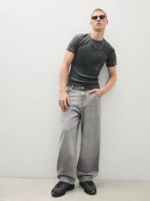 Bershka Haftowane Jeansy O Kroju Neobarrel Mężczyzna Szary