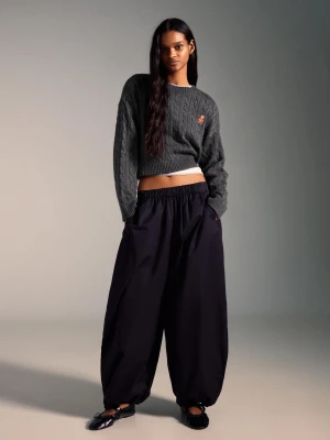 Bershka Haftowany Sweter Ze Splotem Warkoczowym Kobieta Ciemnoszary