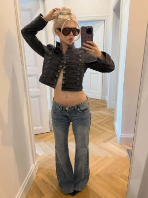 Bershka Jeansy Baggy Flare Z Niskim Stanem Kobieta Wyblakły Niebieski