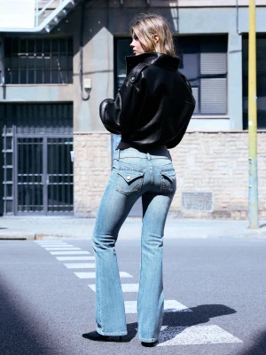 Bershka Jeansy Bootcut Kobieta Jasnoniebieski
