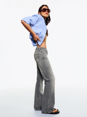 Bershka Jeansy Bootcut Low Waist Kobieta Szary