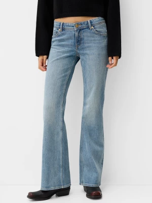 Bershka Jeansy Bootcut Low Waist Kobieta Wyblakły Niebieski