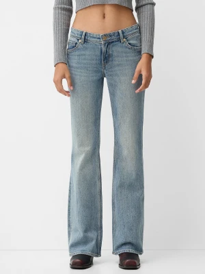 Bershka Jeansy Bootcut Low Waist Kobieta Wyblakły Niebieski