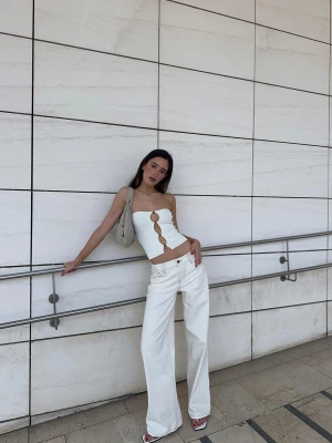 Bershka Jeansy Boyfriend Kobieta Kremowy