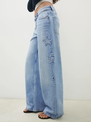 Bershka Jeansy Boyfriend W Gwiazdy Kobieta Jasnoniebieski