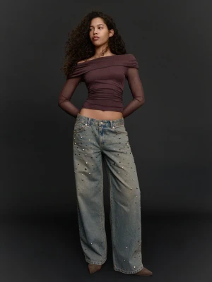 Bershka Jeansy Boyfriend Z Niskim Stanem I Ćwiekami Kobieta Wyblakły Niebieski