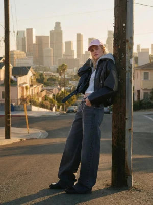 Bershka Jeansy Boyfriend Z Niskim Stanem I Fakturą Sztruksową Kobieta Szary