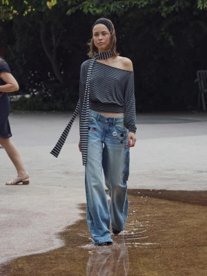 Bershka Jeansy Boyfriend Z Niskim Stanem Kobieta Wyblakły Niebieski