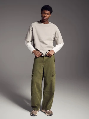 Bershka Jeansy Cargo Parachute Mężczyzna Khaki